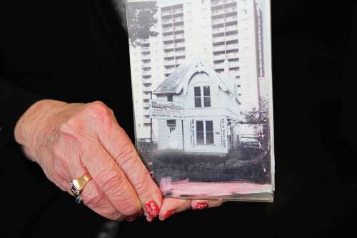 Photo by Katlyn Streilein
Elaine Bagu holds a photo of Nancy Anne Hair Designs, which was located at 316 Colony St. until the late 1990s.