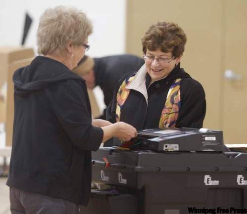 KEN GIGLIOTTI / WINNIPEG FREE PRESS ARCHIVES
NDP officials don’t think Judy Wasylycia-Leis’ defeat will hurt party’s chances in provincial election.