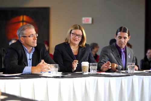 BORIS MINKEVICH / WINNIPEG FREE PRESS
Gord Steeves, Paula Havixbeck and Robert-Falcon Ouellette mayoral debates at the Hydro building downtown.