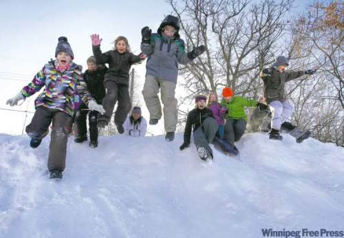 Ruth Bonneville / Winnipeg Free Press
The students still prefer frolicking in the outdoors to plugging in the iPhone.