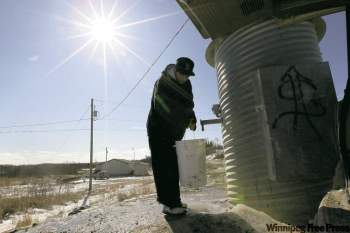 JOE BRYKSA/WINNIPEG FREE PRESS archives
The handle of the communal tap at St.Theresa Point First Nation was cited as a possible instrument for the spread of the H1N1 virus in the spring of 2009.