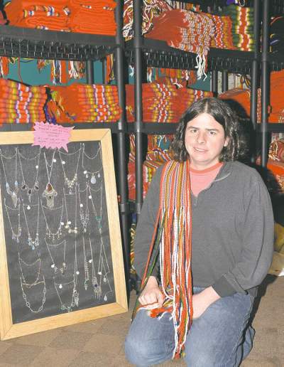 Camille S��guyMiguel Vielfaure emploie 20 m��res c��libataires d�Am��rique du Sud pour confectionner les produits Etchiboy.