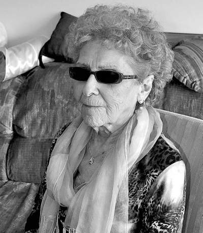 CAMILLE SÉGUY / WINNIPEG FREE PRESS
À 95 ans, Hortense Sabourin danse toujours, malgré la perte de sa vue.