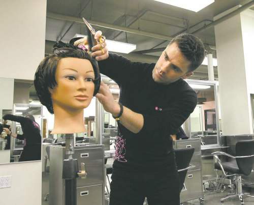 Wayne Glowacki / Winnipeg Free Press
Derek Campbell will put in 3,000 hours of training to become a licensed hairstylist.