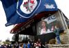 WAYNE GLOWACKI / WINNIPEG FREE PRESS
The crowd enjoys Doc Walker performing at the Family Fan Zone event at The Forks Sunday, that also features Quinzy, Keith and Renee and the Hockey Night in Canad game featuring The Winnipeg Jets season-opener on large screens.