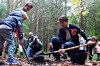 Liberal leader Justin Trudeau plants a tree with sons Xavier and Hadrien (left) during a campaign event in Plainfield, Ont. on Sunday, Oct.6, 2019. THE CANADIAN PRESS/Frank Gunn