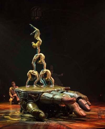 The mechanical hand weighs 340 kilograms and measures 4.5 metres by 2.1 metres. (Photo courtesy of Cirque du Soleil)