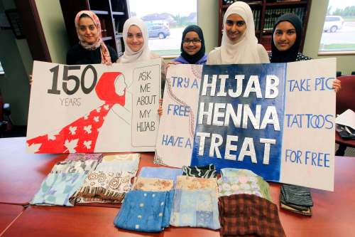 BORIS MINKEVICH / WINNIPEG FREE PRESS
Muslim women and girls are setting up a display at the Canada Day celebration at Assiniboine Park. From left, Shrooq Saber, Yasmine El-Salakawy, Isra Inam, Maryam Islam and Maria Islam.