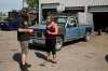 MELISSA TAIT / WINNIPEG FREE PRESS FILES
Ollie Ehrmantraut, who owns Olli's Garage in East Kildonan, talking with Laura Branconnier at about he spot they received a package that turned out to be a letter bomb allegedly sent by Guido Amsel.