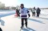 Mike Deal / Winnipeg Free Press
James Hatch, a former U.S. Navy SEAL from Virginia, takes to the ice near The Forks after accepting a bet he couldn't win.