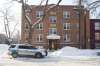 Winnipeg police have the apartment block on Colony Street taped off after an officer involved shooting Saturday morning. (Mike Deal / Winnipeg Free Press)