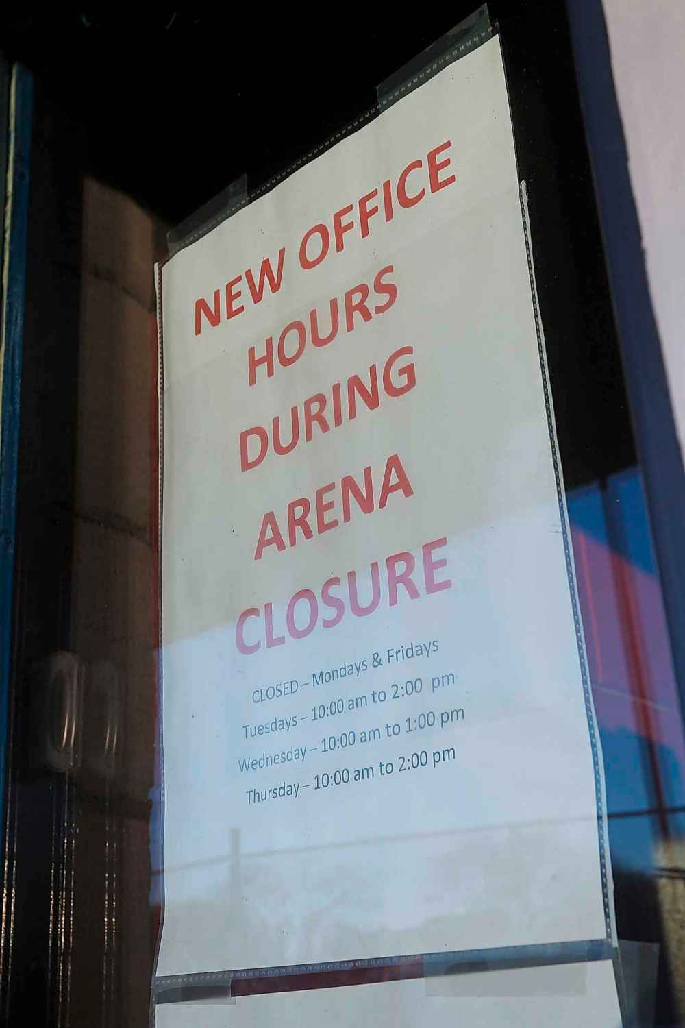 JOHN WOODS / WINNIPEG FREE PRESS
Notre Dame Recreational Centre is closed due to a broken cooling system, Monday.