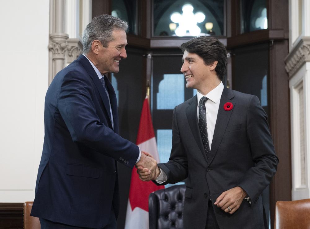 Premier Brian Pallister and Prime Minister Justin Trudeau shake hands after a meeting where the Premier offered to help heal country after divisive federal election campaign.  (Justin Tang / Canadian Press)