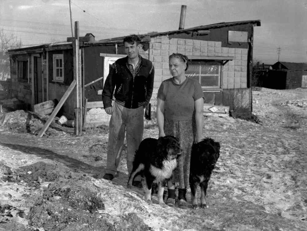 Gerry Cairns / Winnipeg Free Press Collection, Archives of Manitoba
Ernest and Elizabeth Stock were evicted from Rooster Town in 1959.