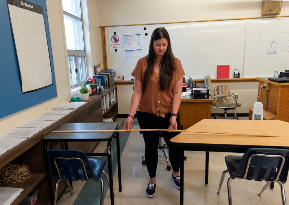 JESSE BOILY  / WINNIPEG FREE PRE
Schools in Winnipeg, in the north and Churchill must ensure two metres of physical distancing to the greatest extent possible. (Jesse Boily / Winnipeg Free Press files)