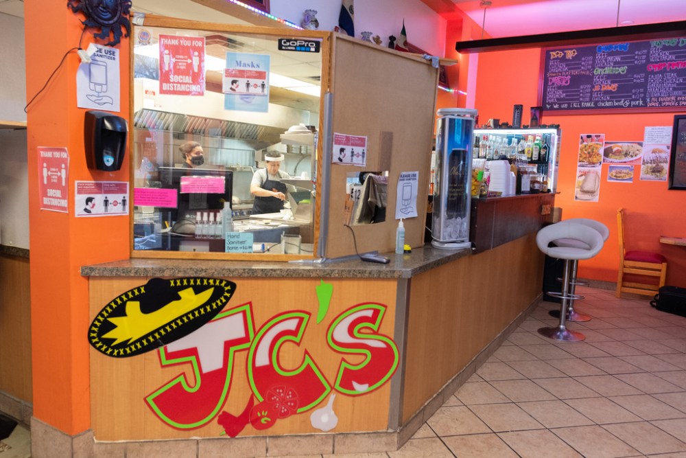 JESSE BOILY  / WINNIPEG FREE PRE
JC’s Tacos and More owner Marvin Dubon says with his debt loads the help from the province is a drop in the bucket. (Jesse Boily / Winnipeg Free Press files)