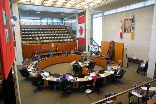 MIKE DEAL / WINNIPEG FREE PRESS FILES

A council meeting at Winnipeg City Hall.