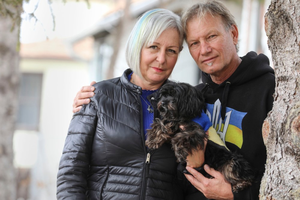 Susanne Martin and Peter Palaschuk spent their holidays helping Ukrainians fleeing the war in their country. (Ruth Bonneville / Winnipeg Free Press)