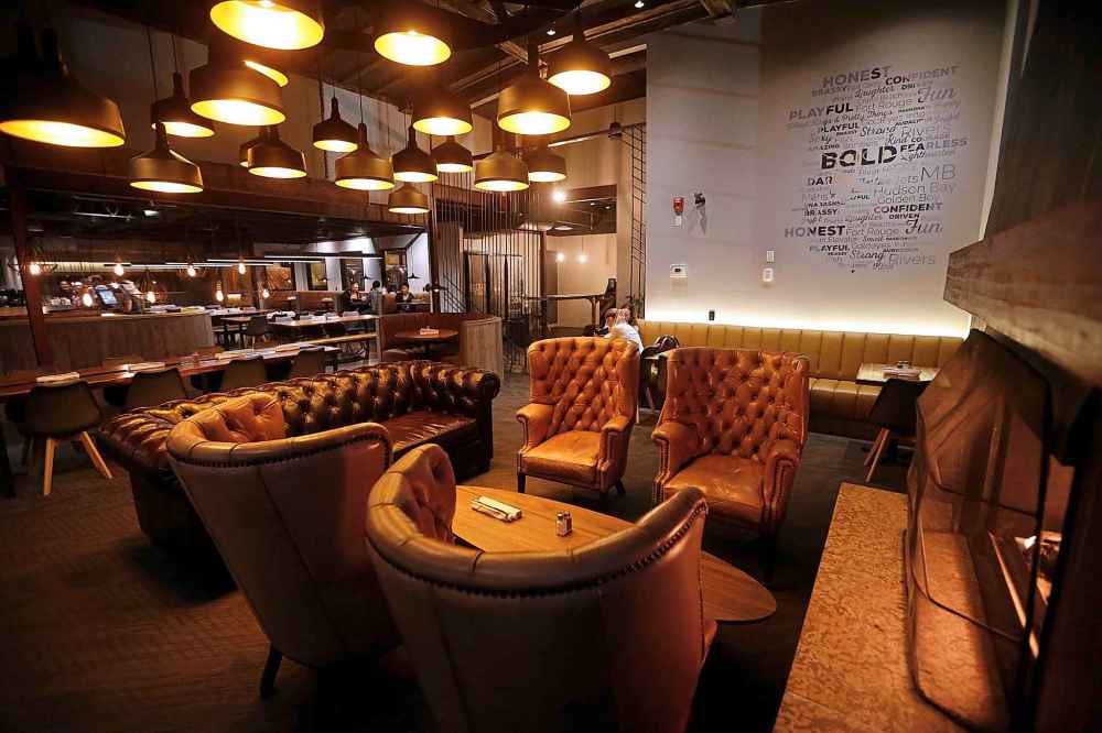 JOHN WOODS / WINNIPEG FREE PRESS FILES
Brazen Hall balances making consistent beer and crowd-pleasing food.