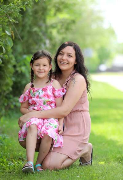 RUTH BONNEVILLE / WINNIPEG FREE PRESS
Jocelyn McKay, 27, with her daughter, Zoe, was impressed with how many opportunities the program opened up for her.