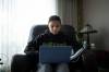 JESSICA LEE / WINNIPEG FREE PRESS
Ebony Furst, a grade 11 student at College Sturgeon Heights Collegiate, does her math homework after school on the first day students are back to remote learning.