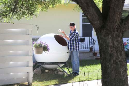 RUTH BONNEVILLE / WINNIPEG FREE PRESS
Broose, an insect control worker & host of a radio program on CJUM - resting on Broose&rsquo;s front yard, visible to everybody driving by on Planet Street (how appropriate) is an Orbit garbage receptacle, the sort that was commonplace along Mb highways in the ‘60s, ‘70s and ‘80s