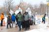 Strikers were at the University of Manitoba's Fort Garry campus Monday morning. (Mike Deal / Winnipeg Free Press)