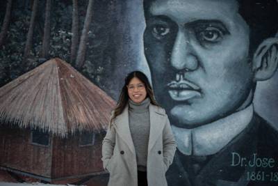 JESSICA LEE / WINNIPEG FREE PRESS
Jackie Wild, president of the Manitoba Filipino Business Council, in front of a mural of Dr. Jose Rizal, a national hero in the Philippines.