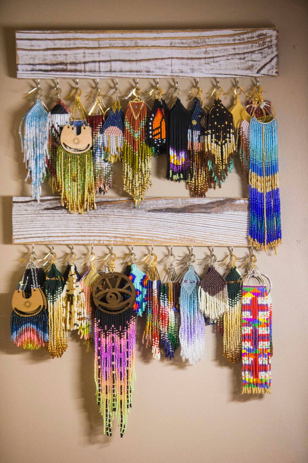 MIKAELA MACKENZIE / WINNIPEG FREE PRESS FILES
Jessie Pruden’s earrings are based on Métis beading traditions.