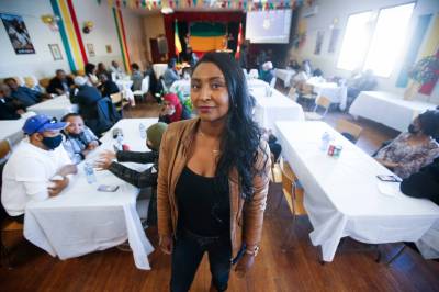 Kidist Demessie, who moved to Winnipeg from Ethiopia, attends an International Women’s Day event at the Ethiopian Cultural Centre March 27. Overall, Kidi Ethiopia (Demessie’s YouTube channel) has drawn more than 1.14 million views. Demessi’s videos show those who are interested in moving here what they’re getting into ahead of time. (John Woods / Winnipeg Free Press files)