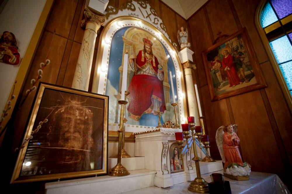 JOHN WOODS / WINNIPEG FREE PRESS 
Artist Jacob Maydanyk’s work of Jesus Christ, centre, in Holy Ghost Ukrainian Catholic Church on Ada Street.
