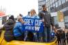 Winnipeg Blue Bomber head coach Mike O'Shea with his wife, Richere, and daughters, during the Grey Cup parade. (Mike Deal / Winnipeg Free Press files)