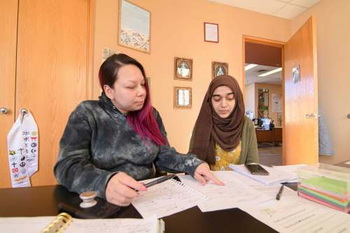Mike Sudoma / Winnipeg Free Press
Youth Coordinator, Trisha North (left) and Sarah Parker (right of the Islamic Social Services Association discuss plans for this Sunday&rsquo;s &ldquo;Longing for Belonging&rdquo; event which focuses on bringing Aboriginal and Muslim together.
