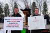 Daniel Crump / Winnipeg Free Press Files
Church of God Restoration Minister Tobias Tissen, centre, speaks at an anti-mask rally in Steinbach on November 14.