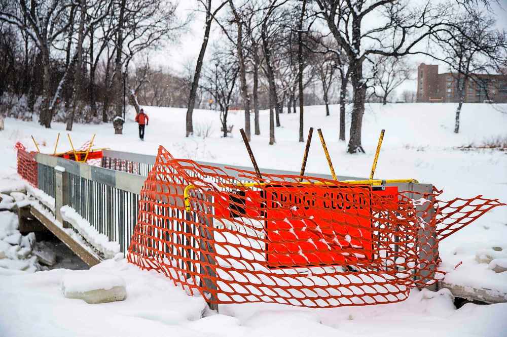MIKAELA MACKENZIE / WINNIPEG FREE PRESS
Chris Jensen walks up to the closed Omand's Creek bridge in Wolseley on Friday.