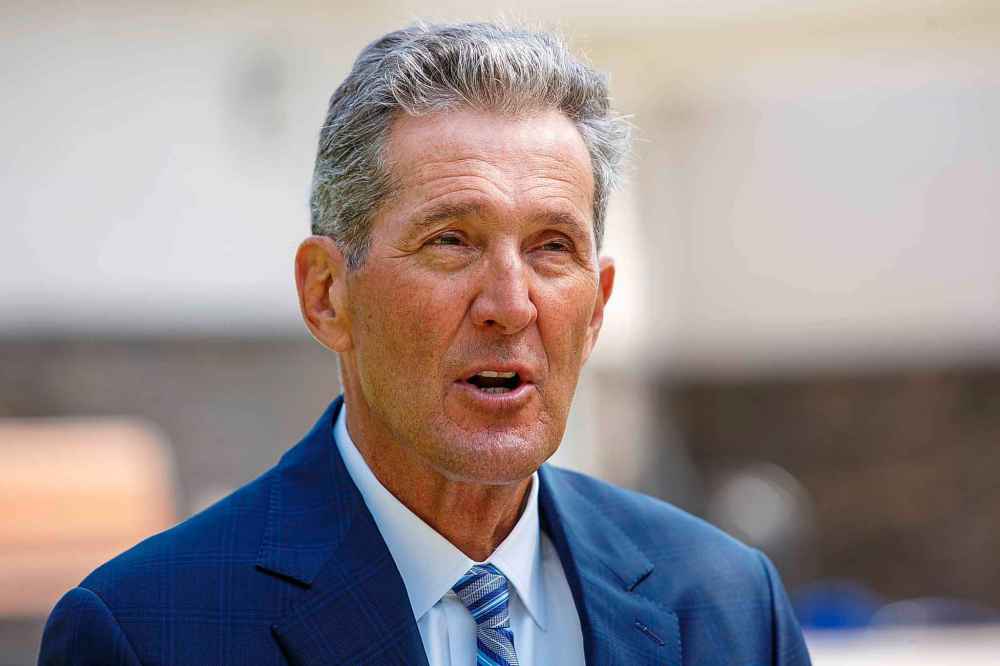 MIKE DEAL / WINNIPEG FREE PRESS
Premier Brian Pallister: “Good for Manitobans. Thanks so much for doing that.