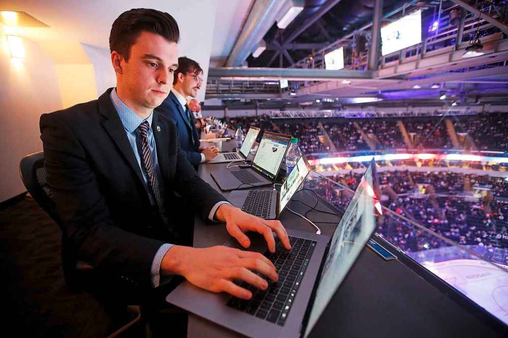 JOHN WOODS / WINNIPEG FREE PRESS
Winnipeg Jets’ social media manager John Delaney does his thing high above the crowd at Bell MTS Place during the second period against the Detroit Red Wings.
