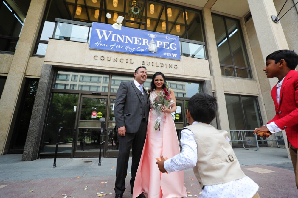 RUTH BONNEVILLE / WINNIPEG FREE PRESS
Ankita Mavi and her groom, Harman Mavi share their vows, first kiss and wedding day with close family at City Hall on Friday.