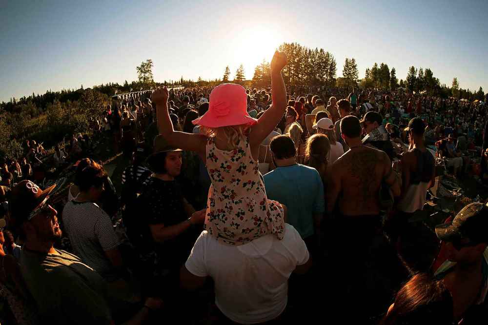 JOHN WOODS / WINNIPEG FREE PRESS
People attend the final day of The Folk Fest Sunday, July 8, 2018.