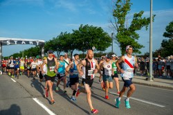 ETHAN CAIRNS / WINNIPEG FREE PRESSThe Manitoba Marathon starts on University Crescent in Winnipeg on Sunday.