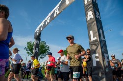 ETHAN CAIRNS / WINNIPEG FREE PRESS
The Manitoba Marathon starts on University Crescent in Winnipeg on Sunday.