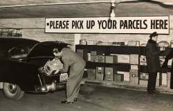 HBC ARCHIVES
The parcel pickup station in the parkade (1954).