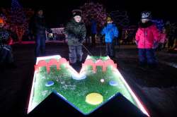 Family activities include a mini-golf course. (Daniel Crump / Winnipeg Free Press)