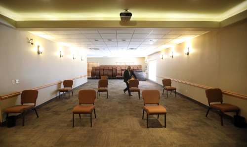 Harry Froese prepares the chapel at Friends Funeral Chapel on May 6, 2020 for a socially-distanced funeral service. (Jason Halstead / Winnipeg Free Press)