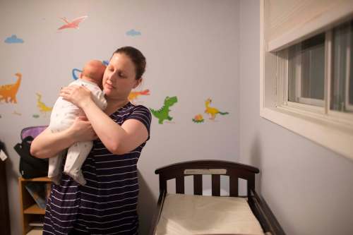 Dawn McDonald and her six-week-old son, Henry Sulkers, in their home in Winnipeg on Wednesday. (Mikaela MacKenzie / Winnipeg Free Press)