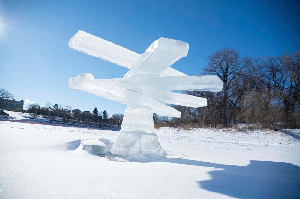 MIKE SUDOMA / WINNIPEG FREE PRESS
An ice sculpture glows in the afternoon sun along the Assiniboine River trail.