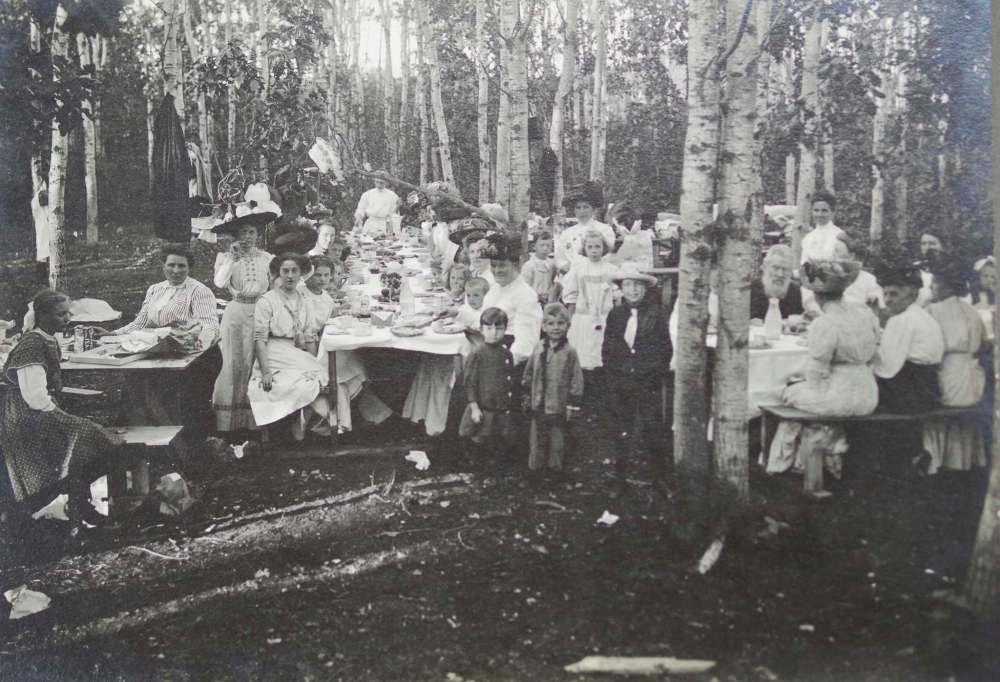 City of Winnipeg Archives
Picnic at the park circa 1909-1914