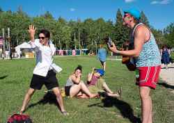 ANDREW RYAN / WINNIPEG FREE PRESS
Alex Mackinnon dances to the sweet acoustic stylings of Skylar Bouchard before the first performances of Winnipeg Folk Festival kick-off Thursday evening at Birds Hill Provincial Park July 5, 2018.