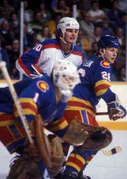 Hawerchuk playing against the Colorado Rockies in his first NHL season in 1981. (Ken Giglioitti / Winnipeg Free Press files)