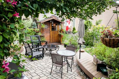 Photos supplied by Sean James
Permeable paving and a selection of drought tolerant plants make this backyard garden a beautiful and eco-focused retreat.